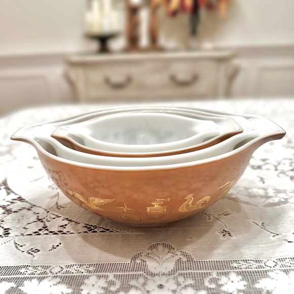 Vintage Pyrex “Early America” Set of 4 Cinderella Nesting Bowls 444 443 442 441 - Picture 4 of 12